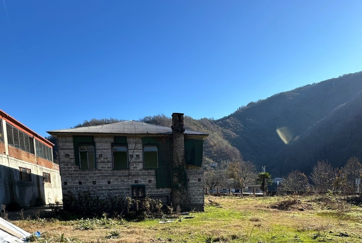 Commercial building with plot of land for sale