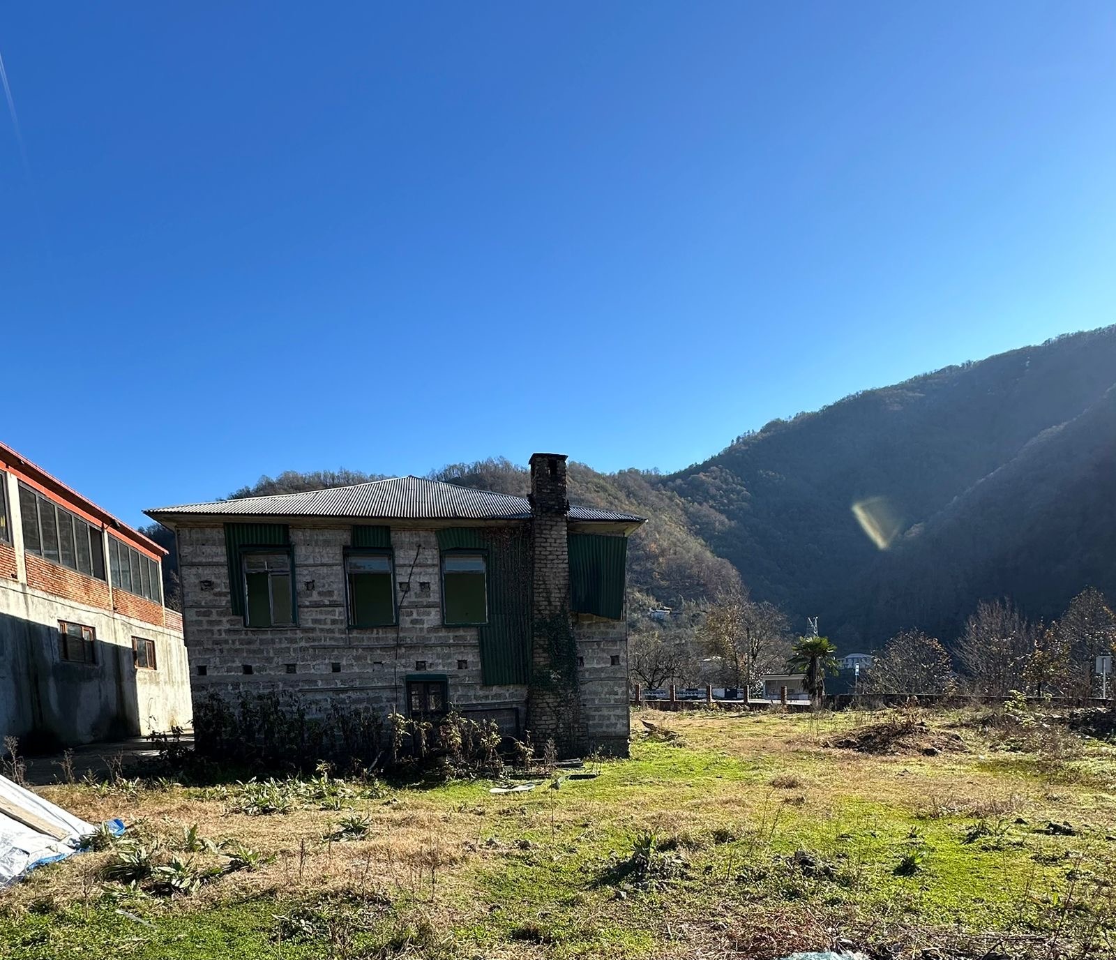 Commercial building with plot of land for sale