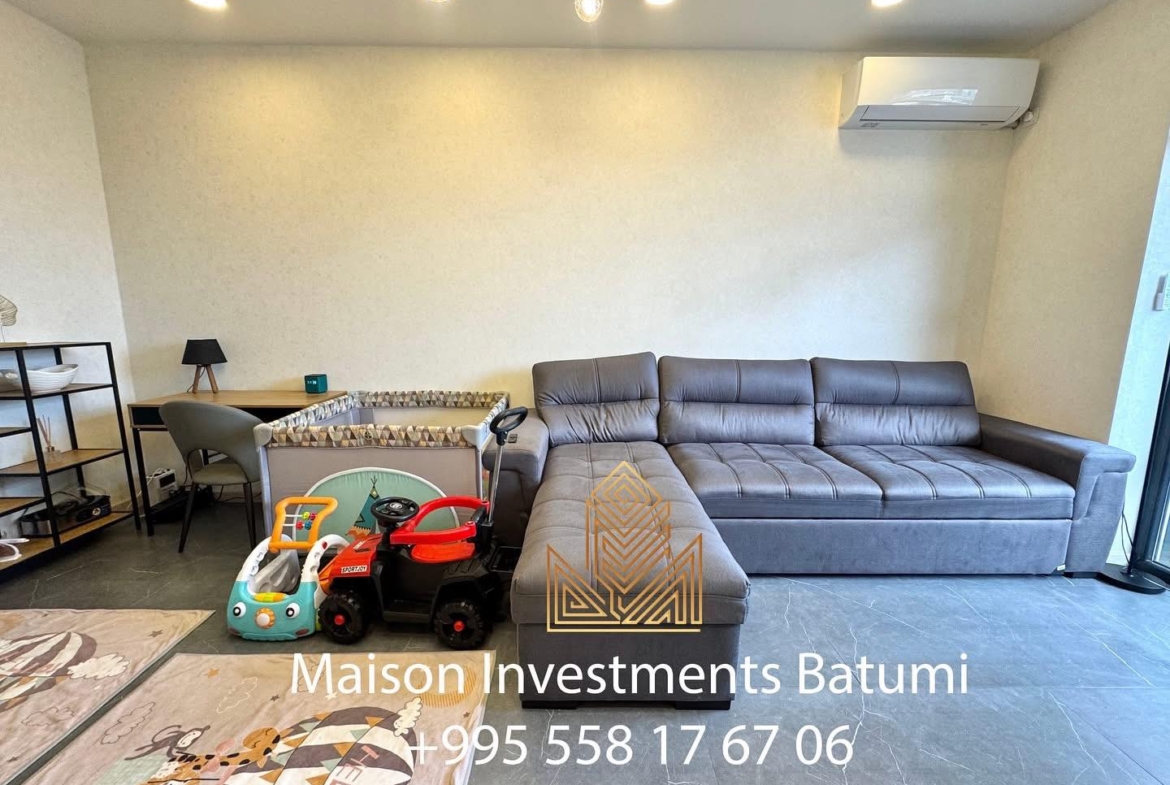 Three rooms apartment for sale in Intourist Residence
