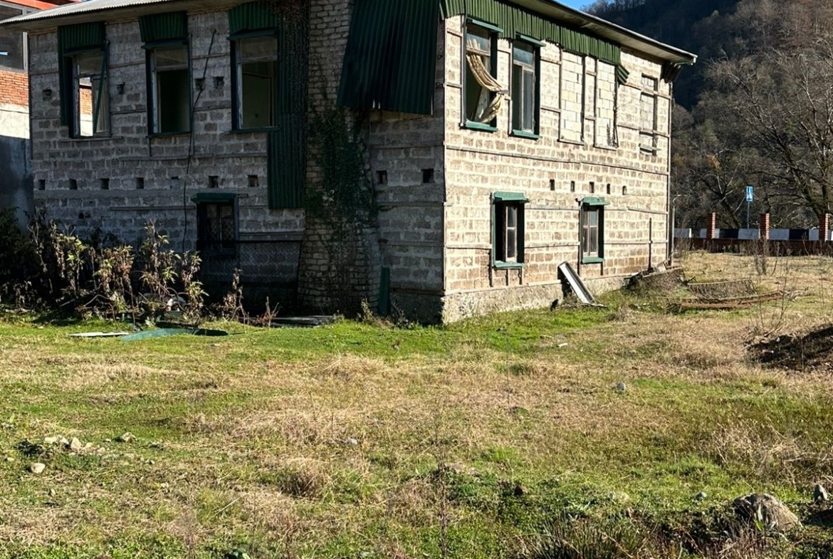 Commercial building with plot of land for sale