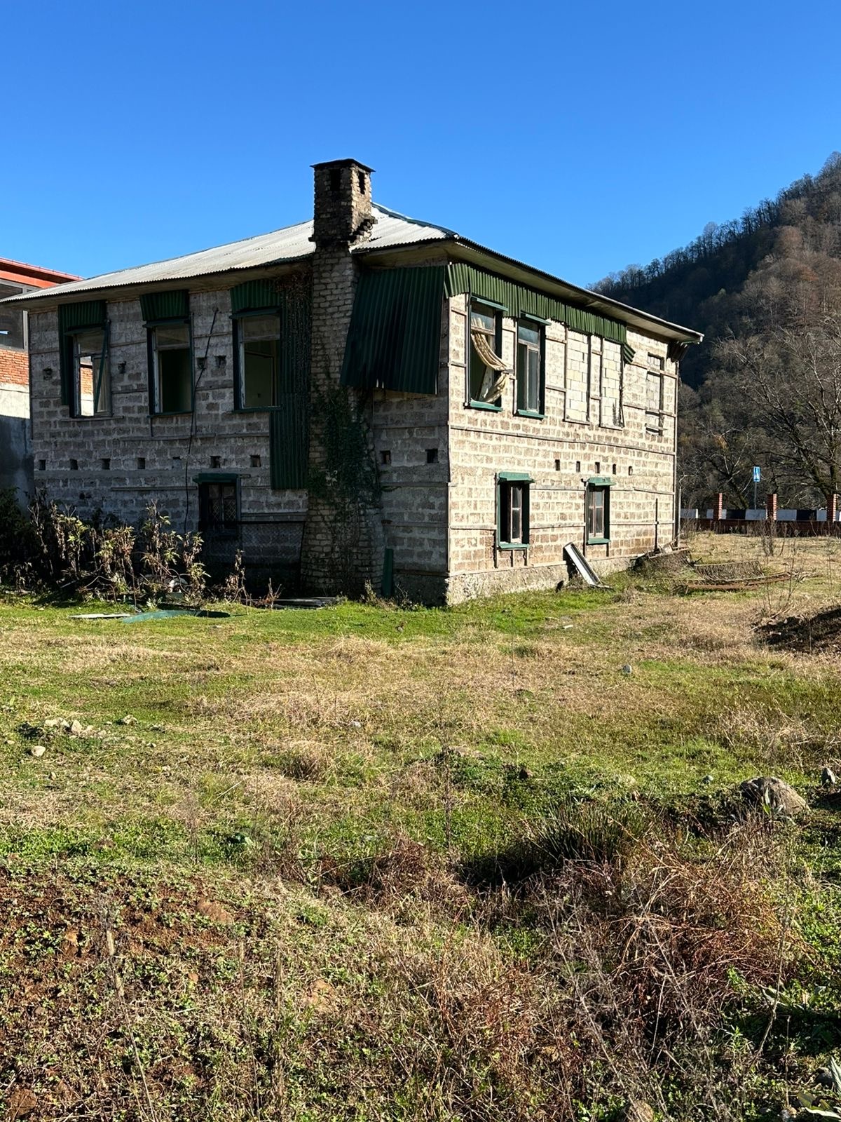 Commercial building with plot of land for sale