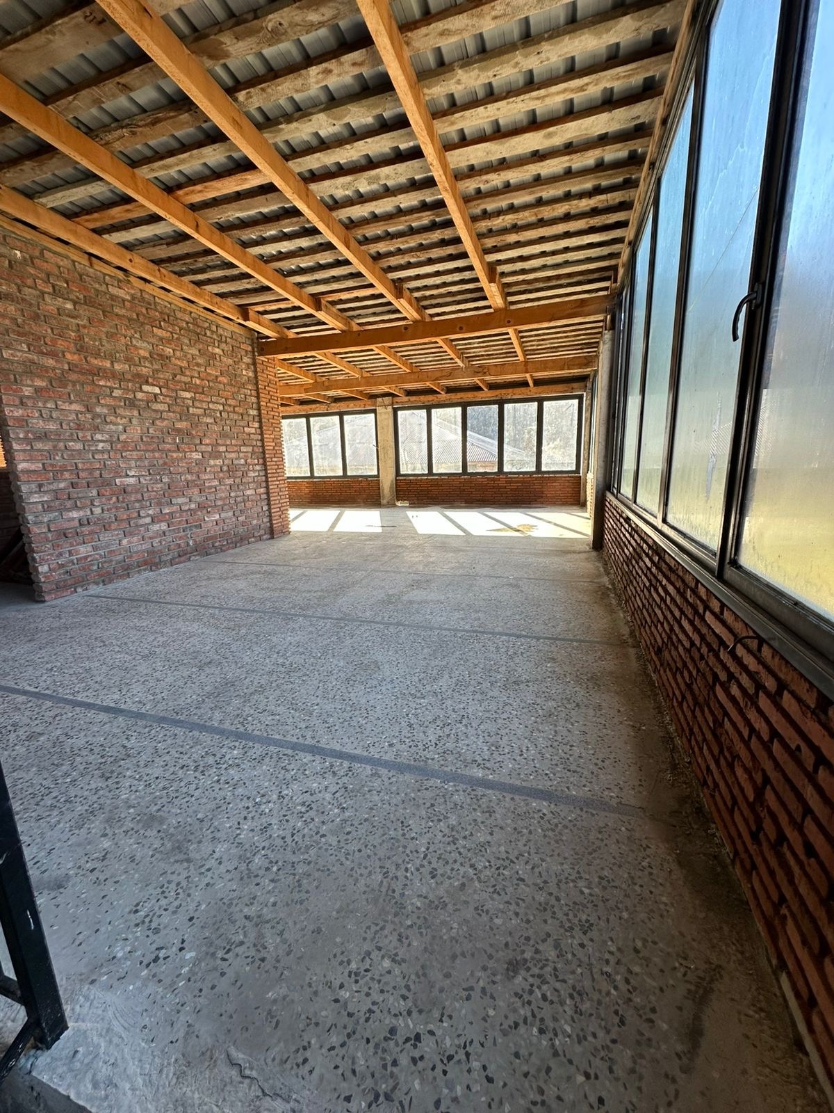 Commercial building with plot of land for sale