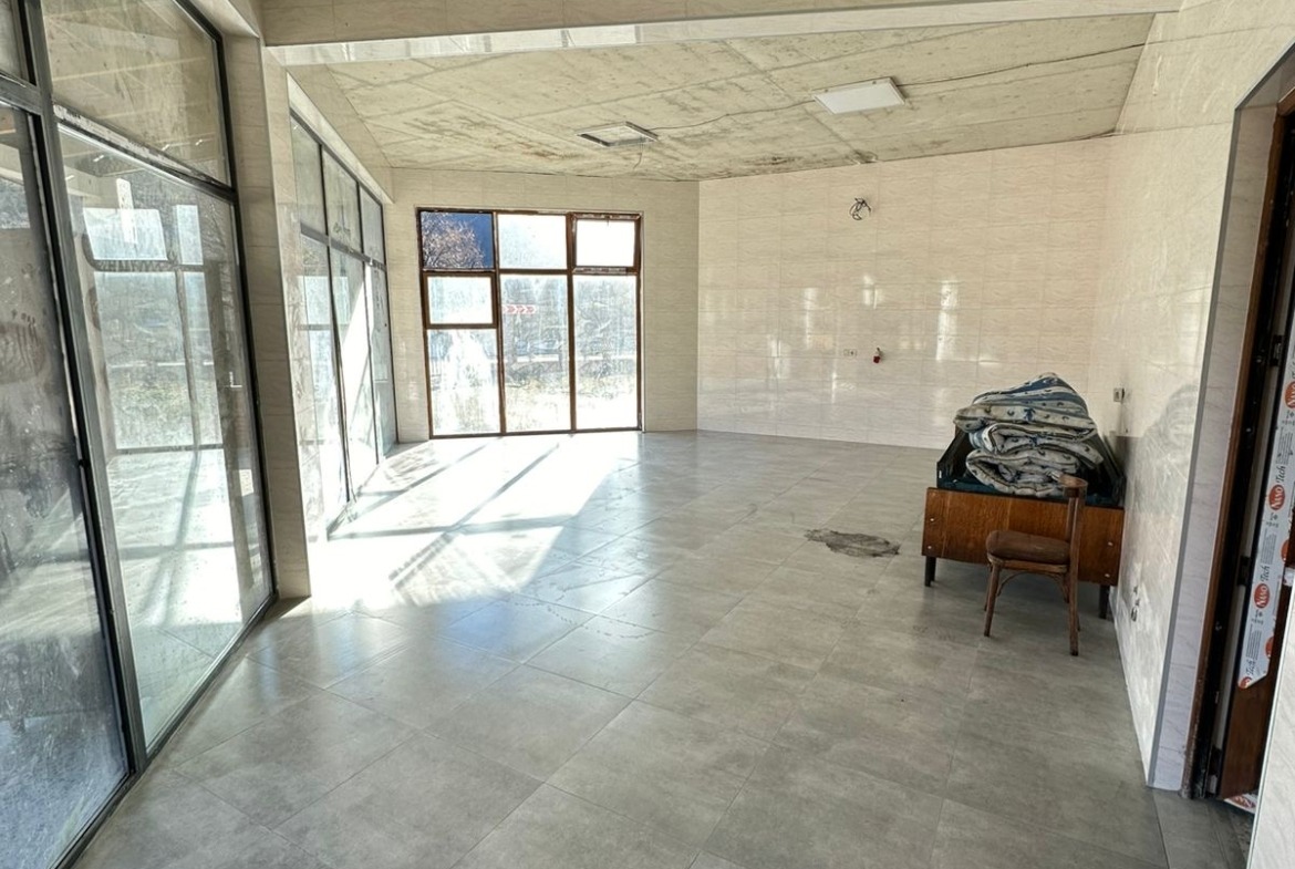 Commercial building with plot of land for sale
