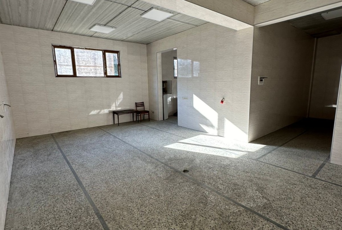 Commercial building with plot of land for sale