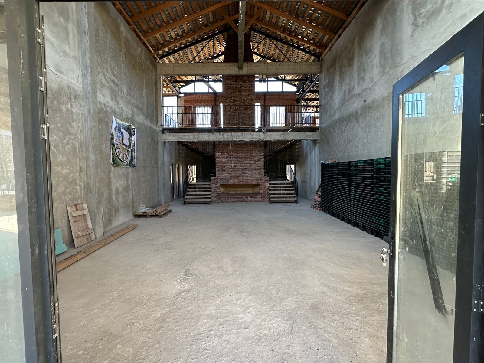 Commercial building with plot of land for sale