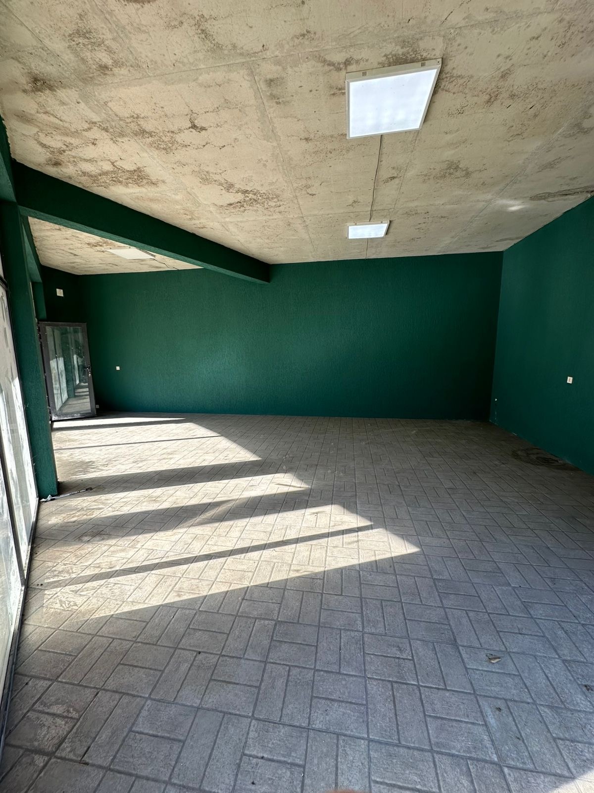 Commercial building with plot of land for sale