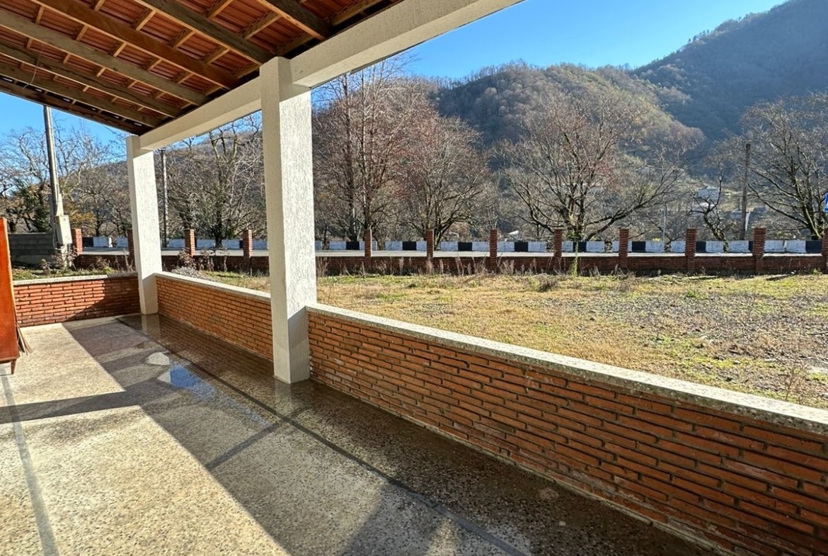 Commercial building with plot of land for sale