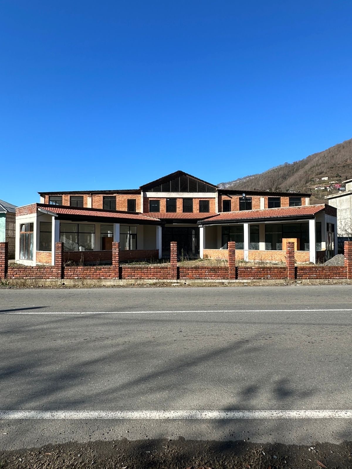 Commercial building with plot of land for sale