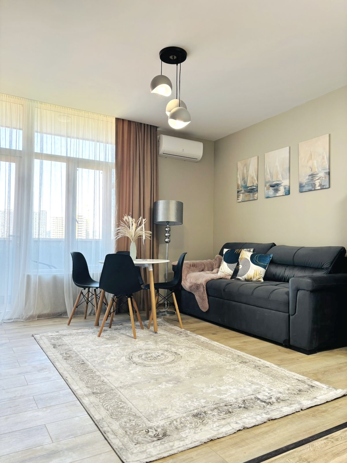 Three rooms apartment in New Boulevard