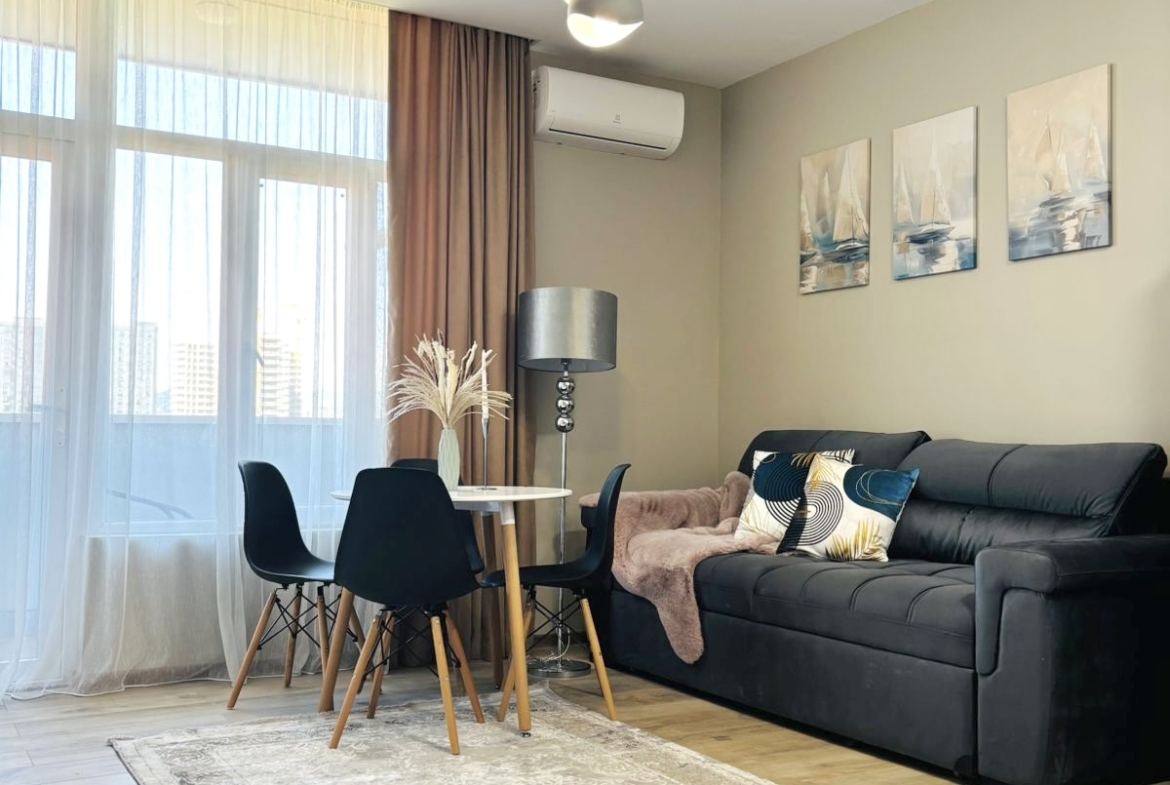 Three rooms apartment in New Boulevard