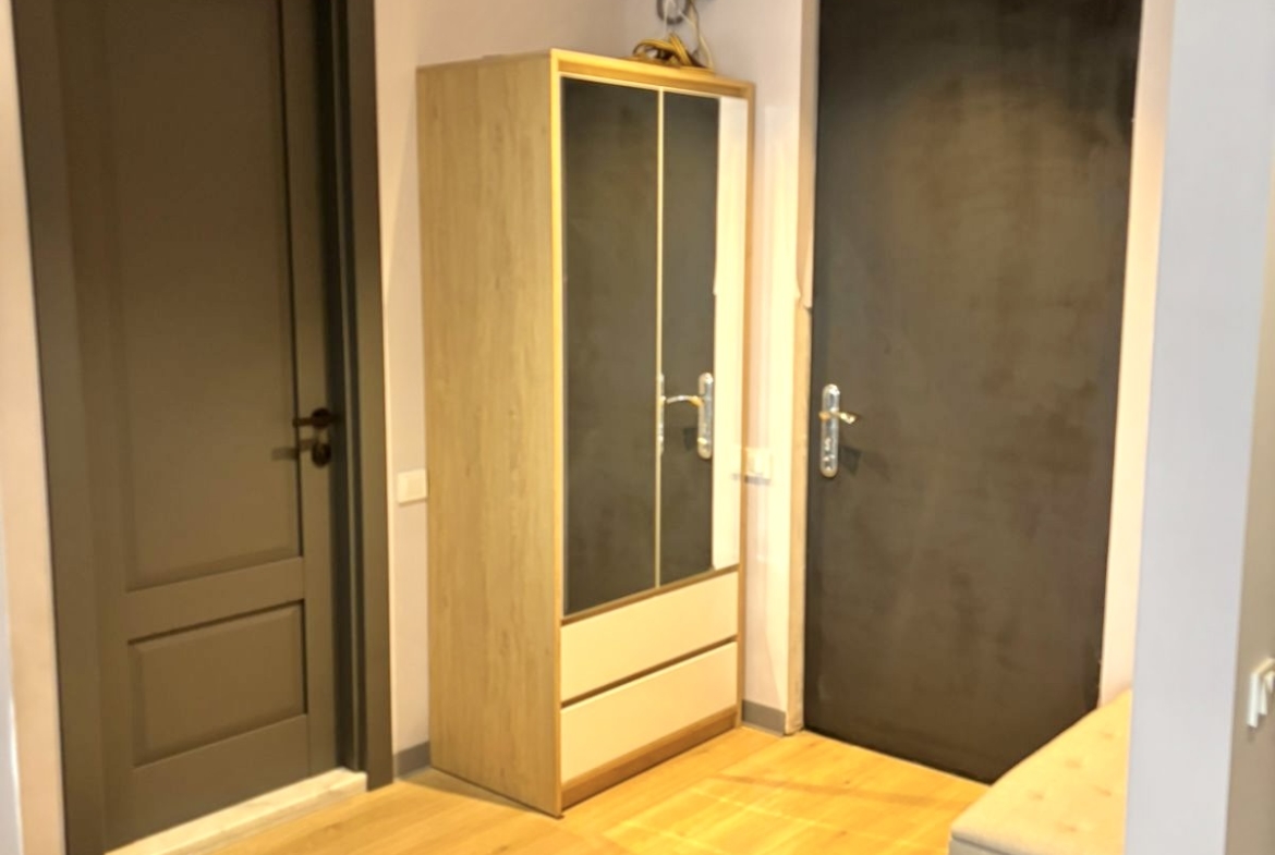 Three rooms apartment in New Line