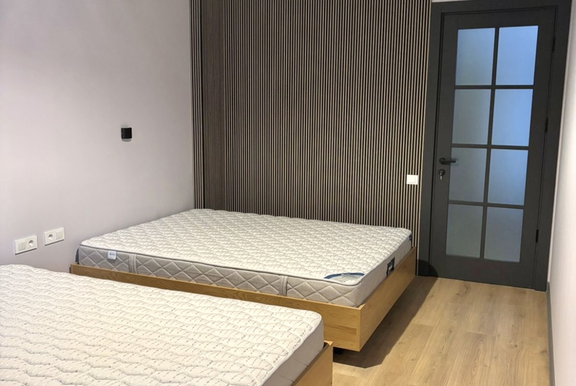 Three rooms apartment in New Line