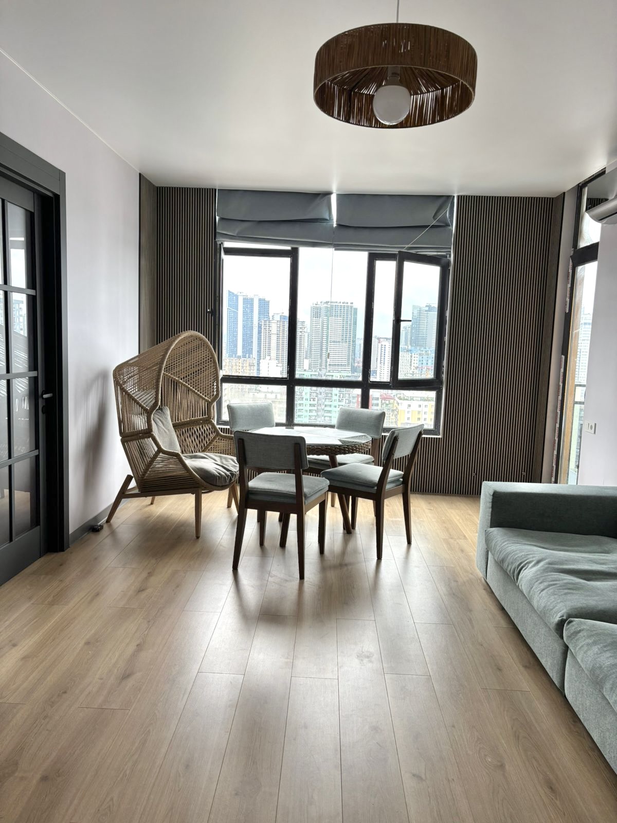Three rooms apartment in New Line