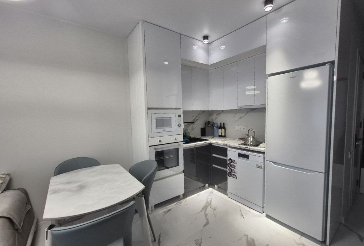 Three rooms apartment in Black Sea Towers