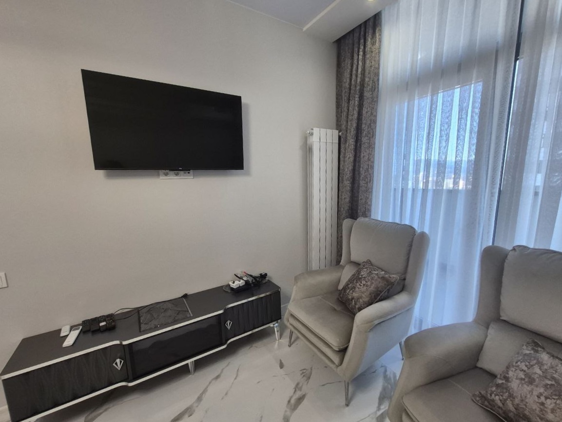 Three rooms apartment in Black Sea Towers