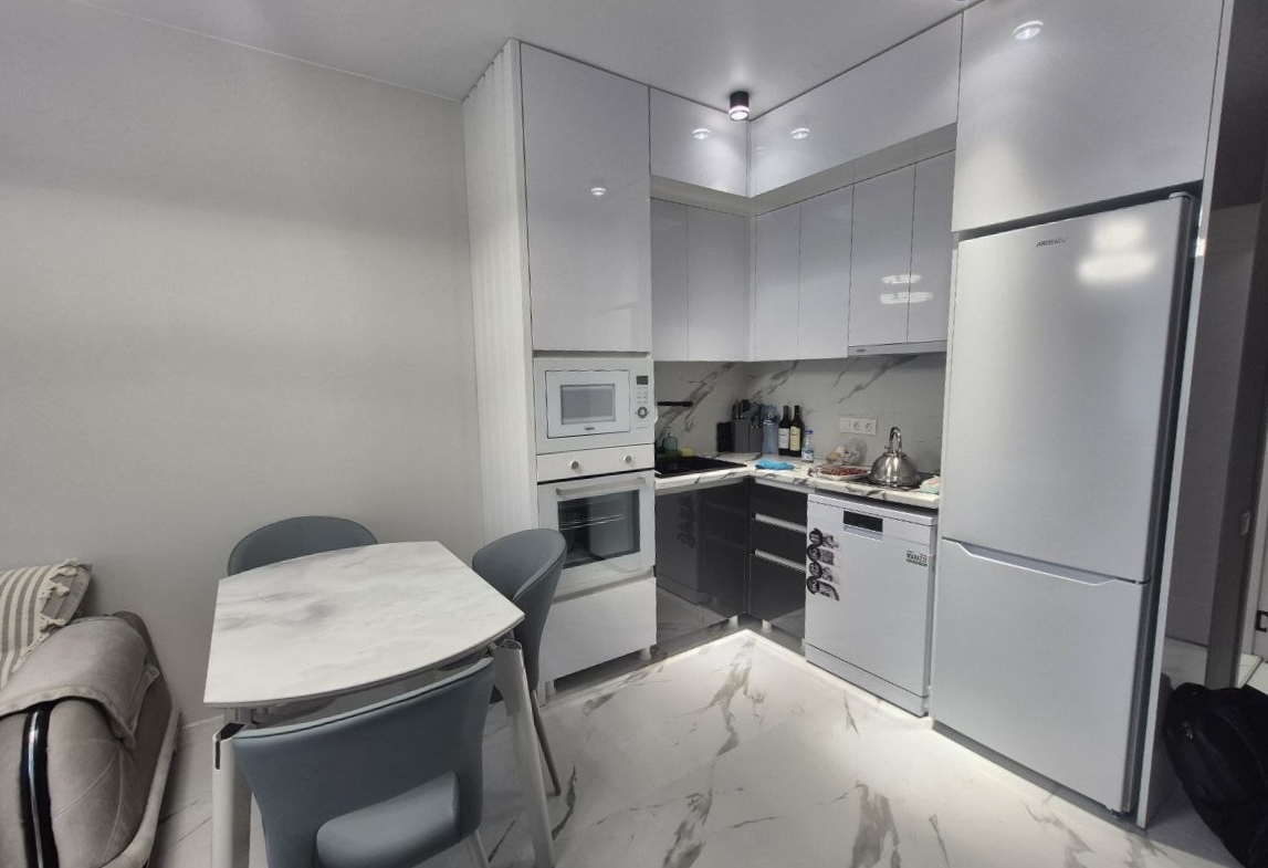 Three rooms apartment in Black Sea Towers