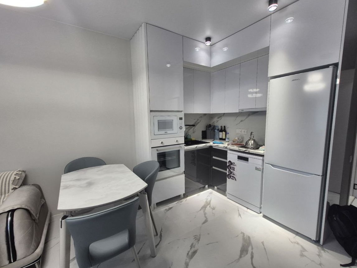 Three rooms apartment in Black Sea Towers