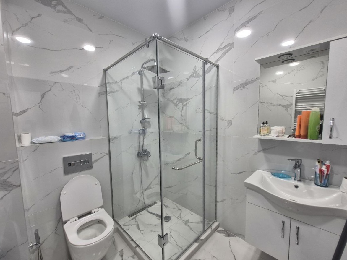 Three rooms apartment in Black Sea Towers