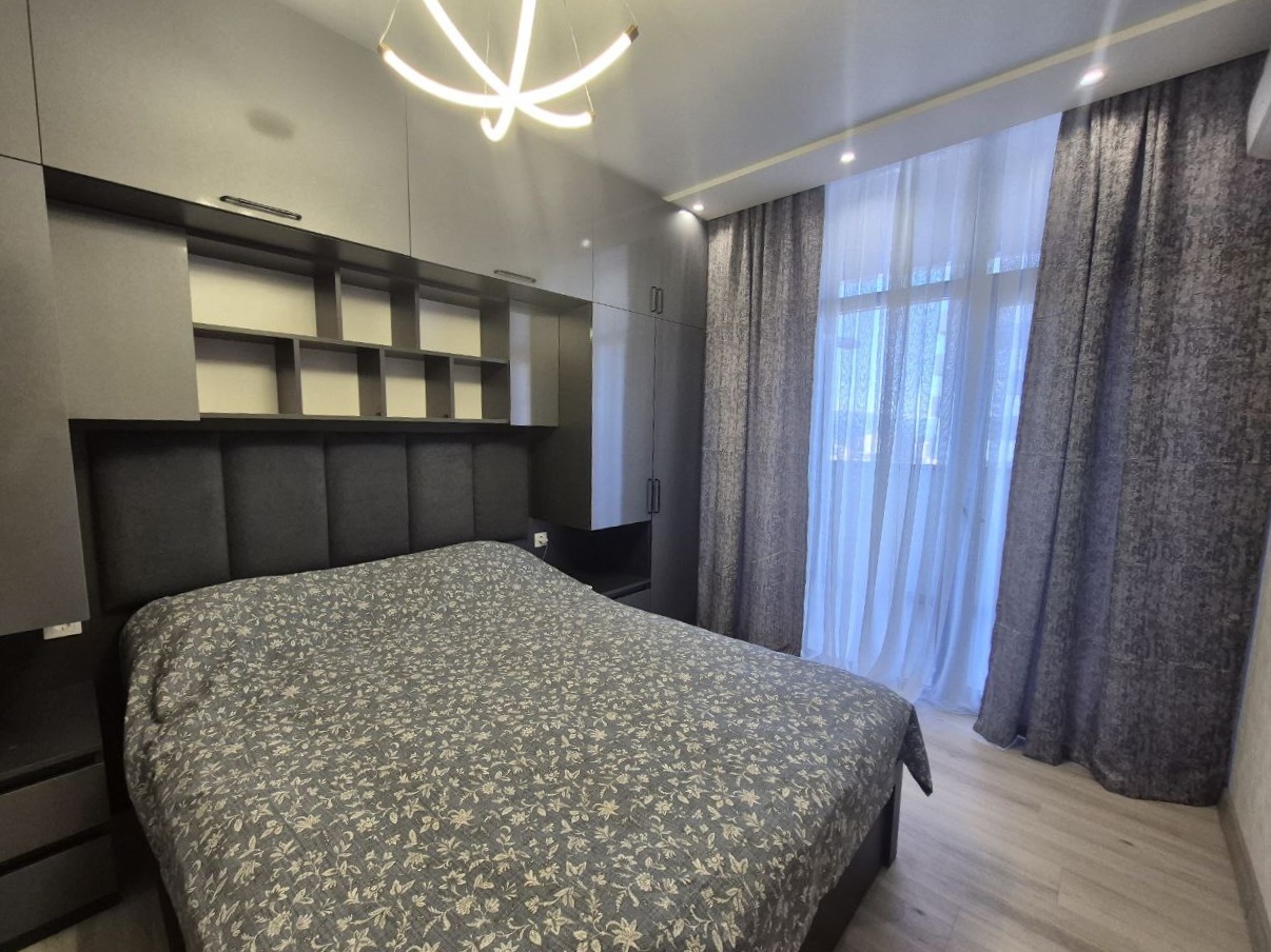 Three rooms apartment in Black Sea Towers