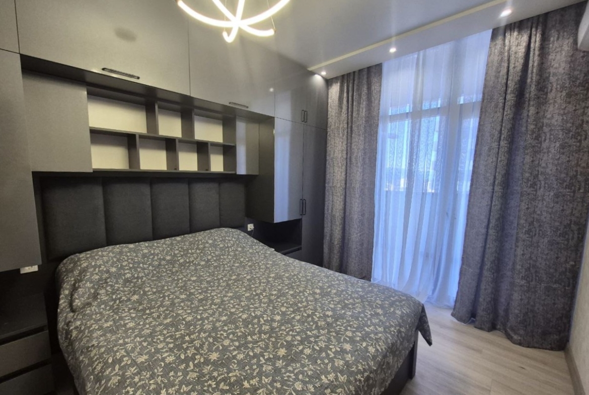 Three rooms apartment in Black Sea Towers