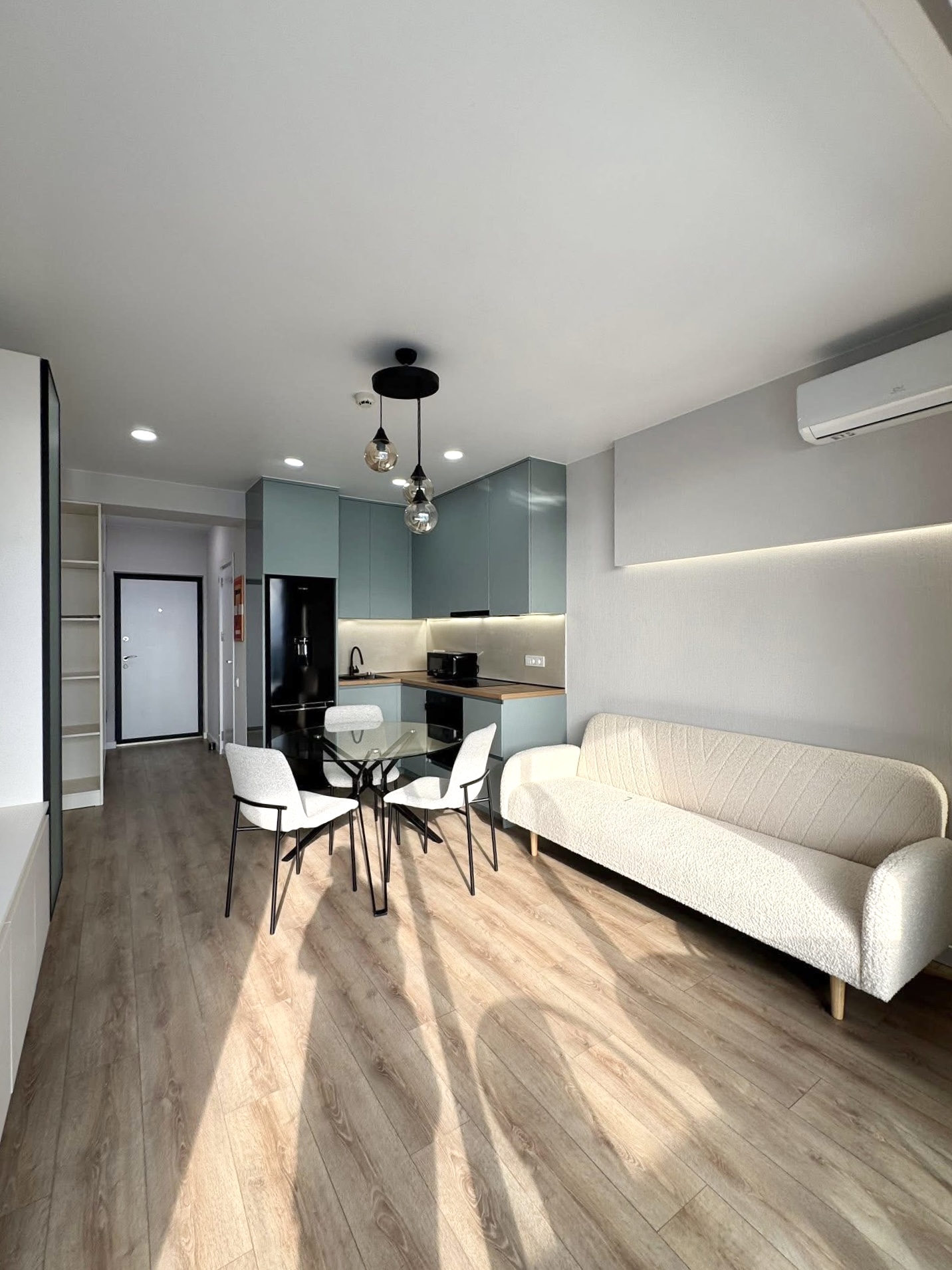 Three room apartment in Calligraphy Towers