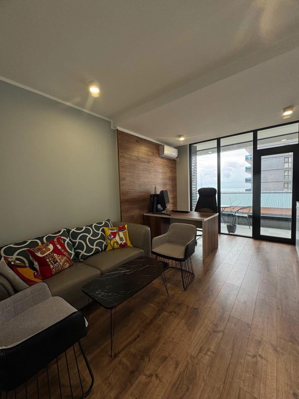 Office space for sale in Solis