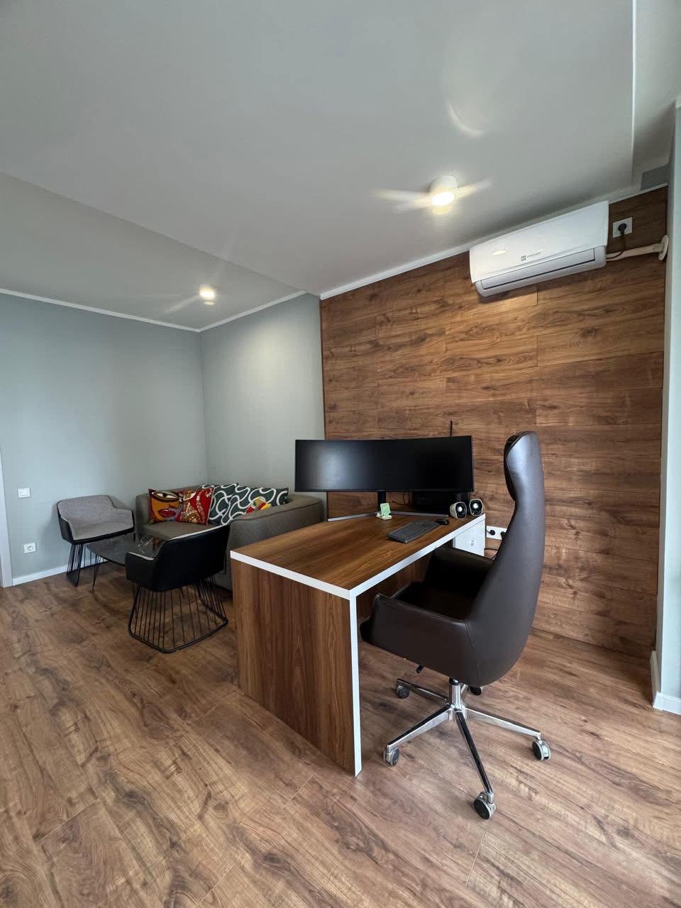Office space for sale in Solis