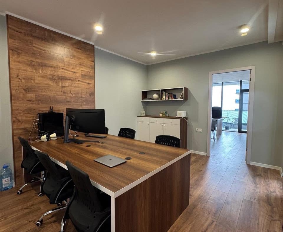 Office space for sale in Solis