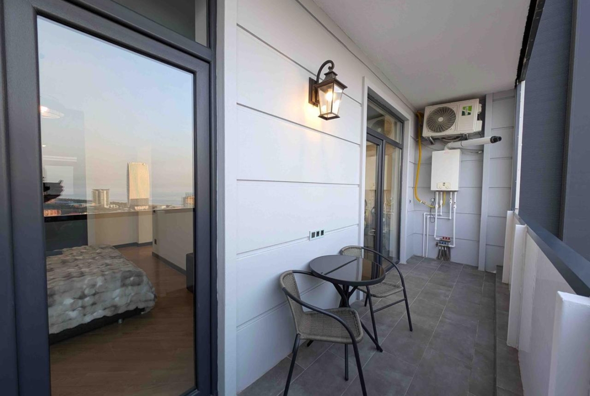 Two room apartment in Intourist Residence