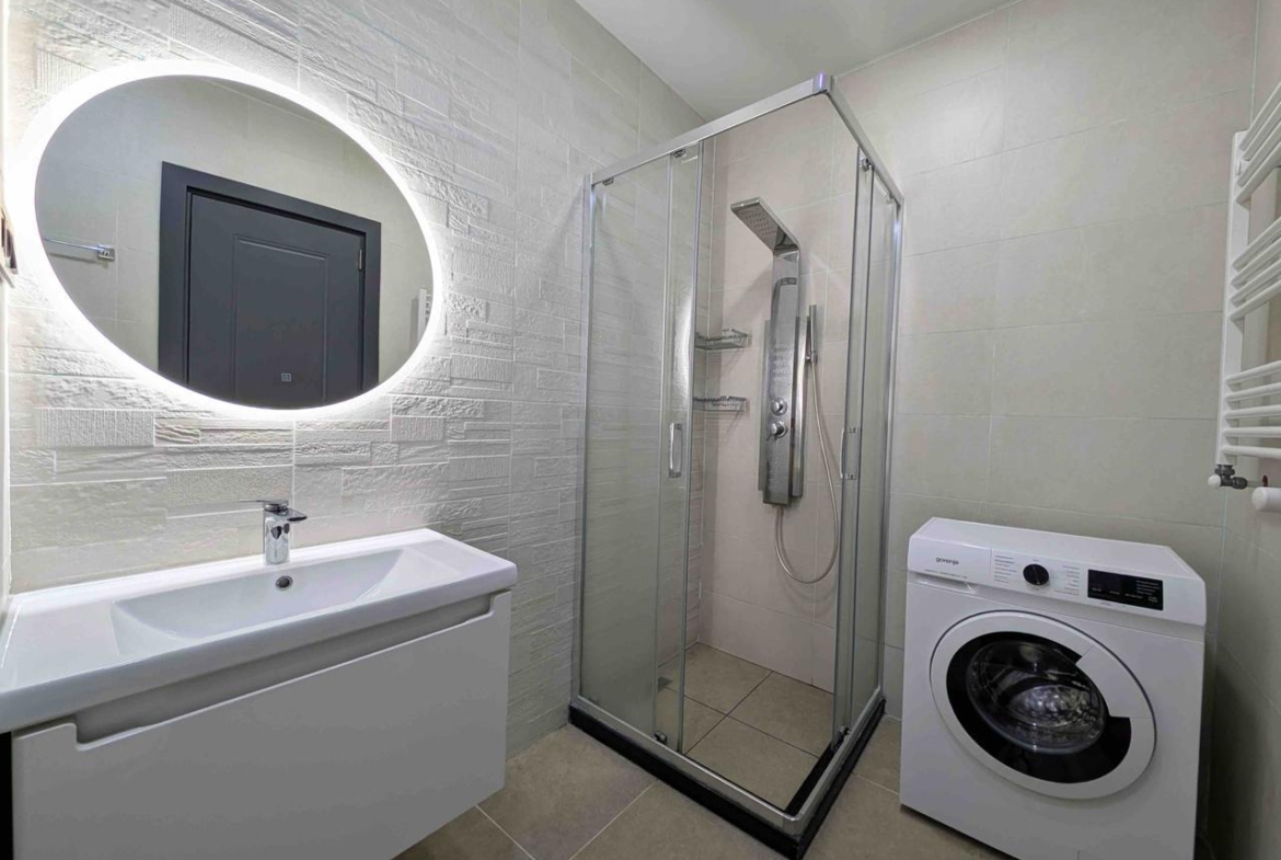 Two room apartment in Intourist Residence
