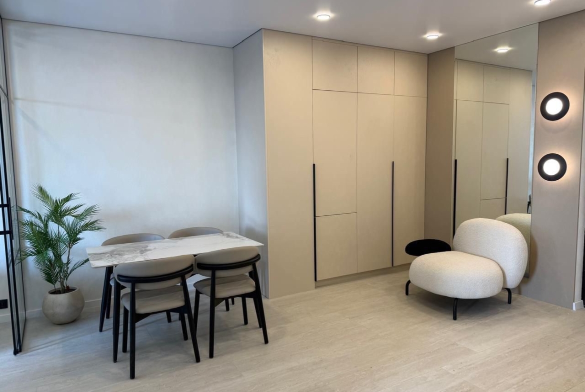 Three room apartment in Black Sea Towers