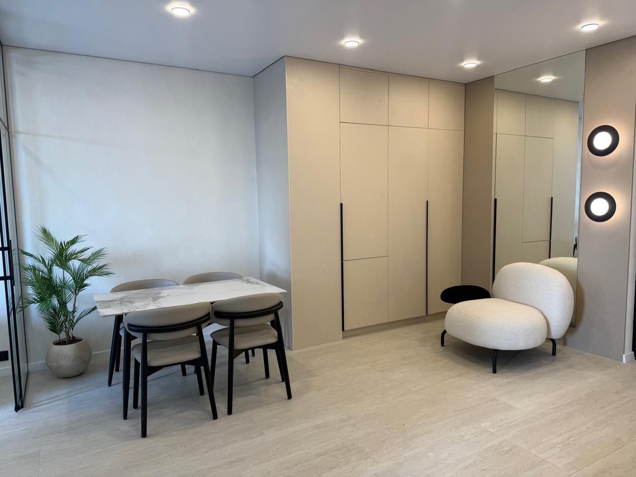 Three room apartment in Black Sea Towers