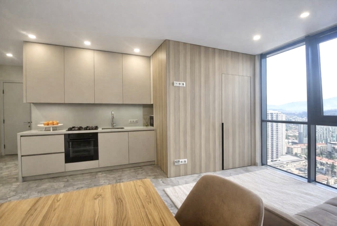 Three room apartment in Intourist Residence