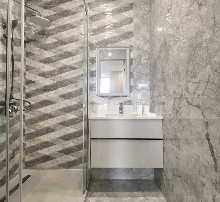 Three room apartment in Intourist Residence