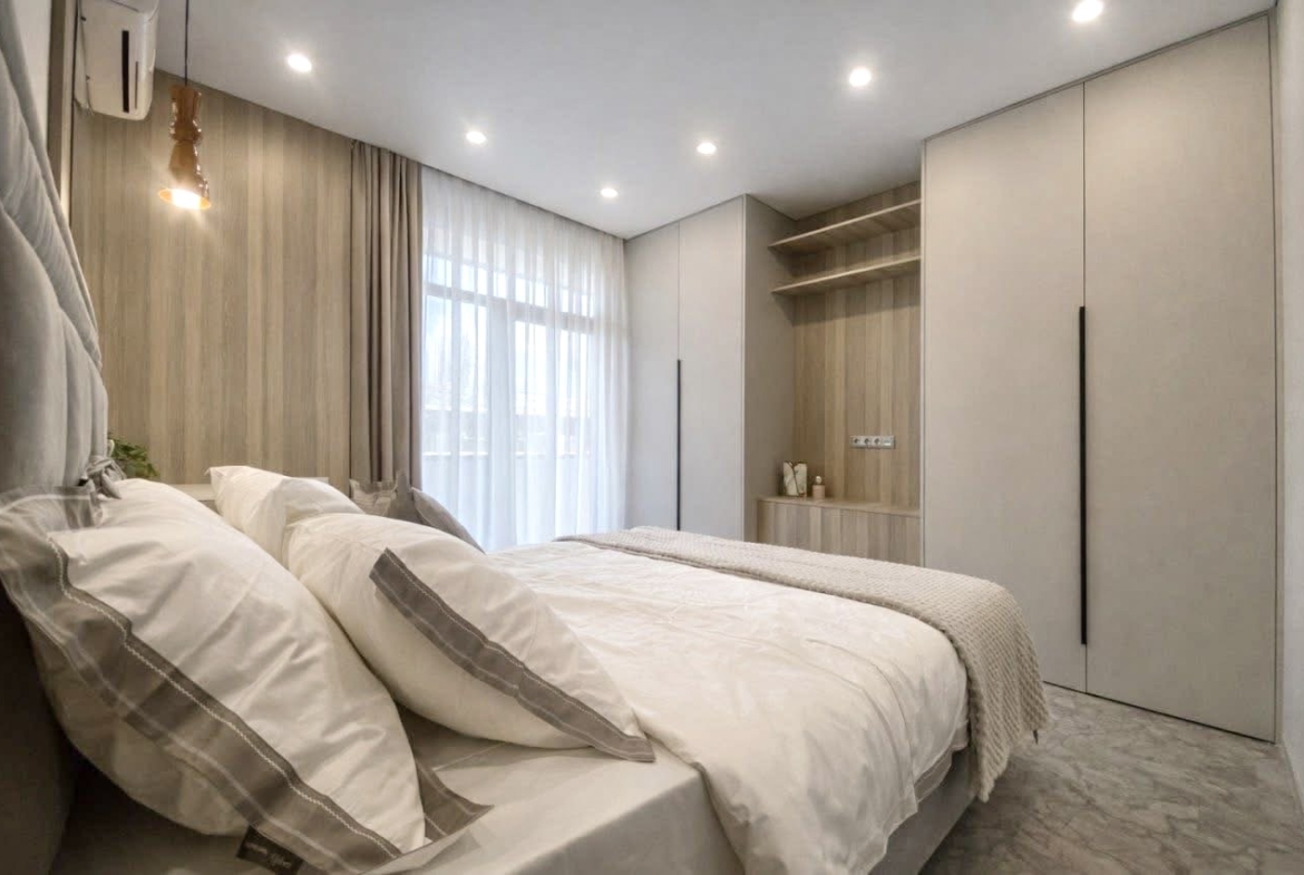 Three room apartment in Intourist Residence