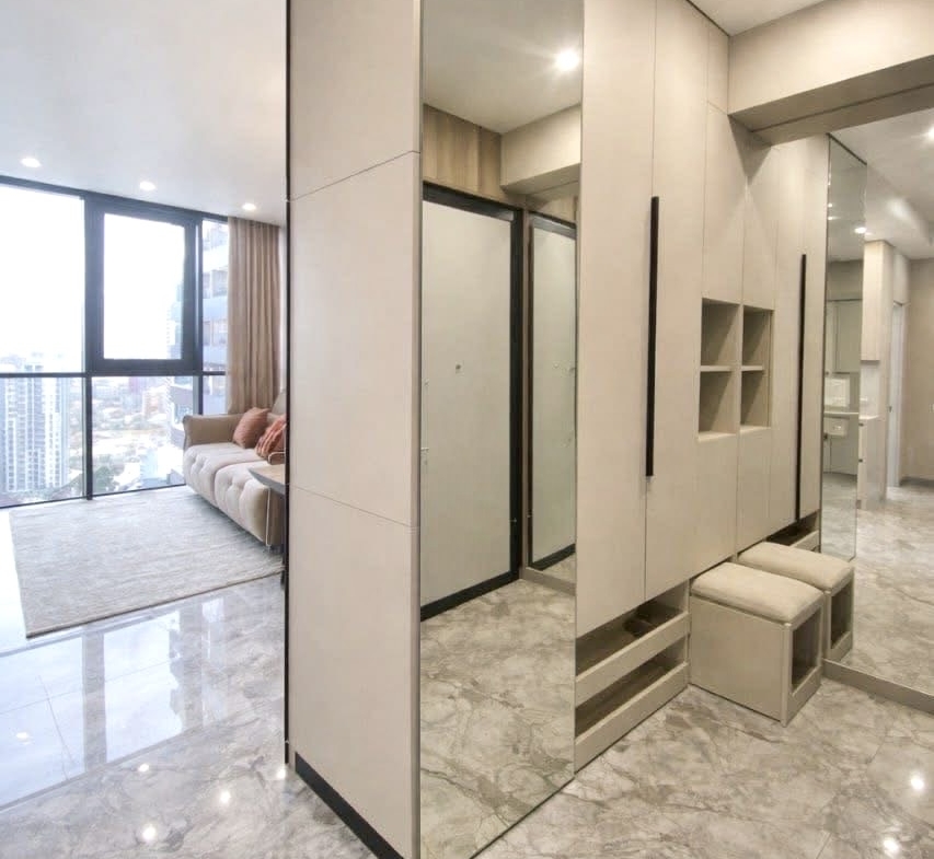Three room apartment in Intourist Residence