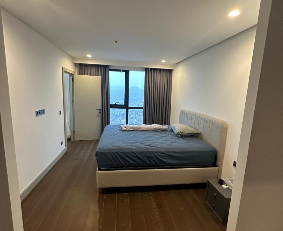 Three room apartment in Porta Tower
