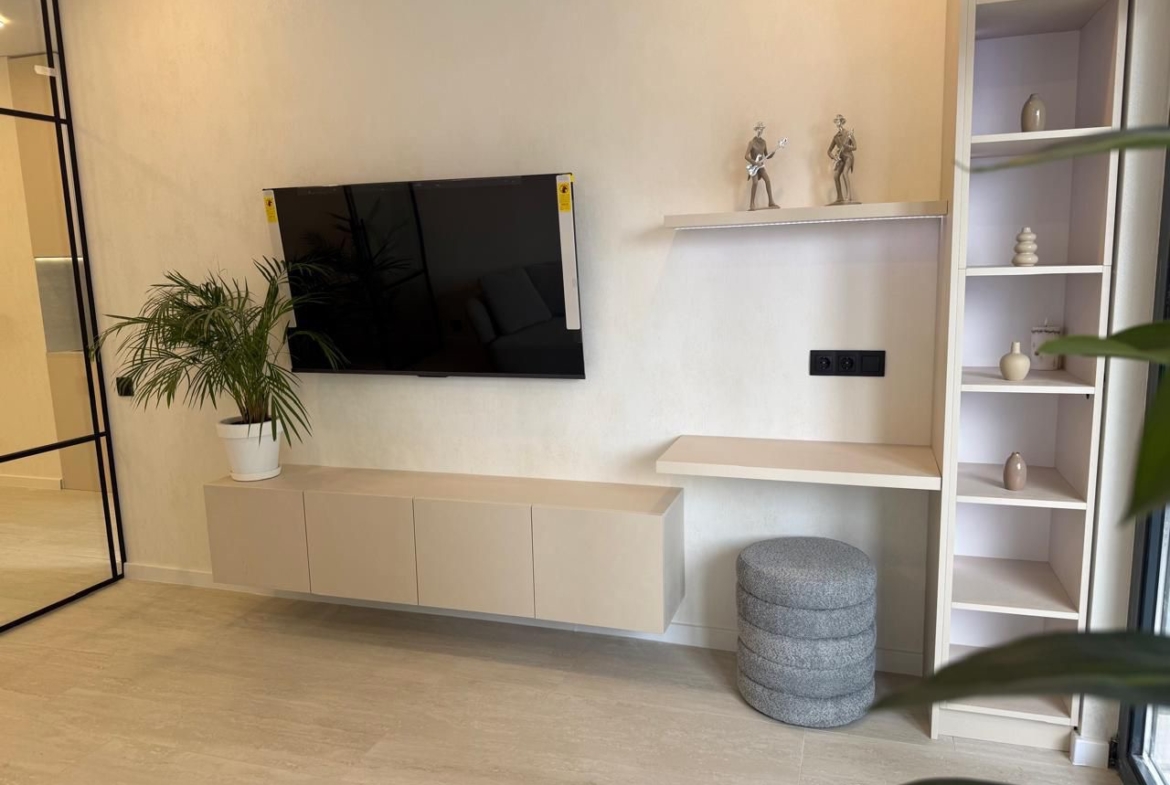 Three room apartment in Black Sea Towers