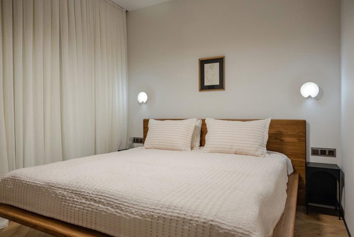 Three room apartment in Black Sea Towers