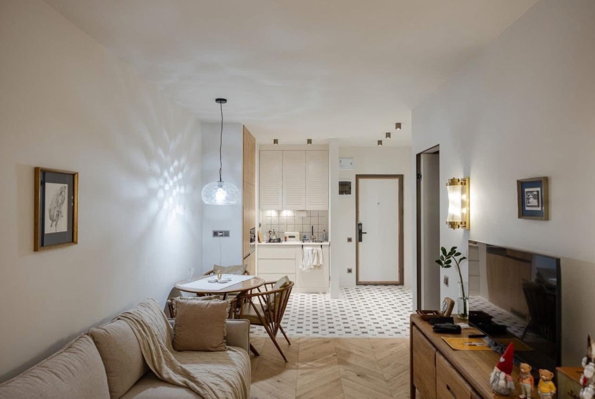Three room apartment in Black Sea Towers