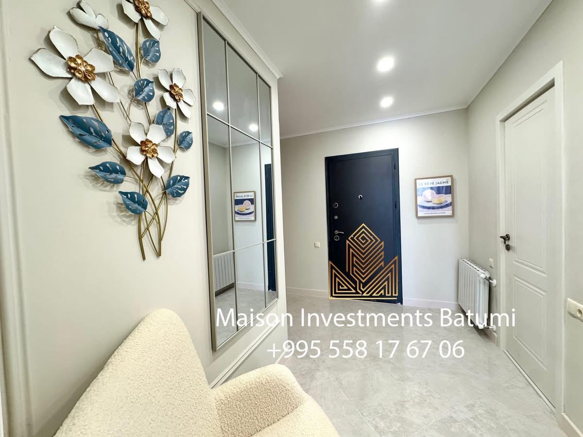Two room apartment in Bagrationi Residence