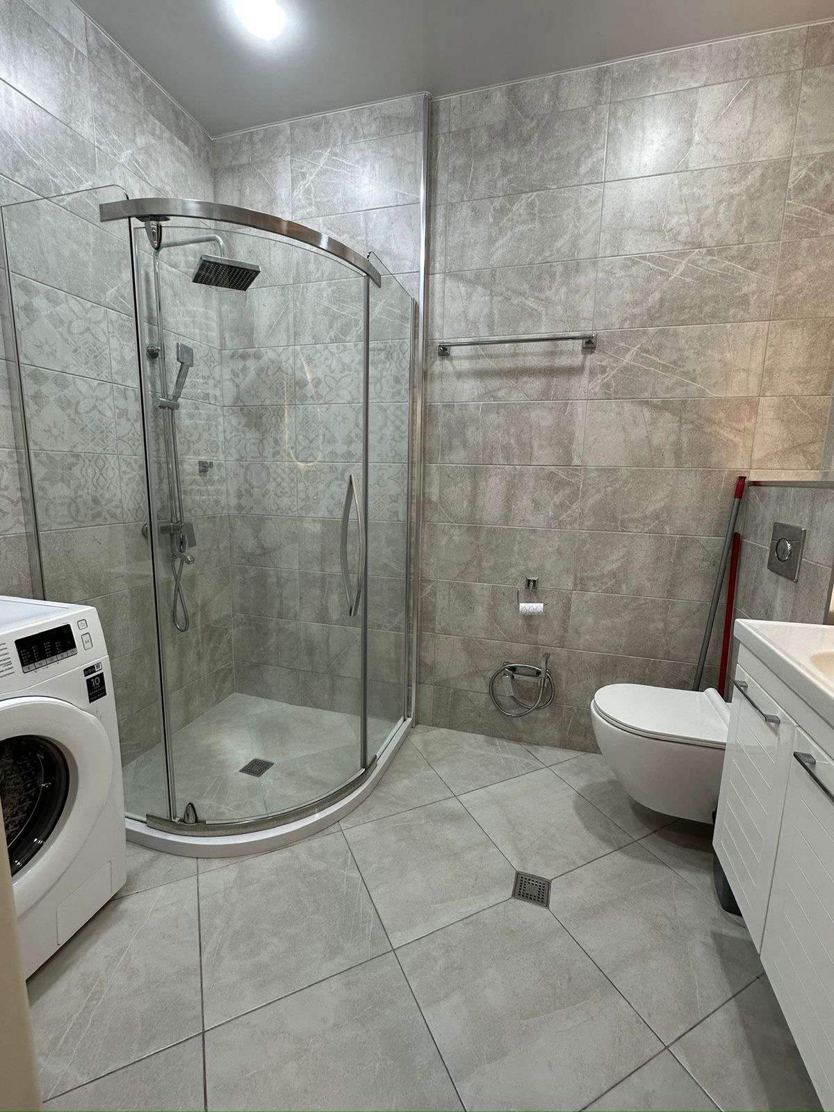Three room apartment in Intourist Residence