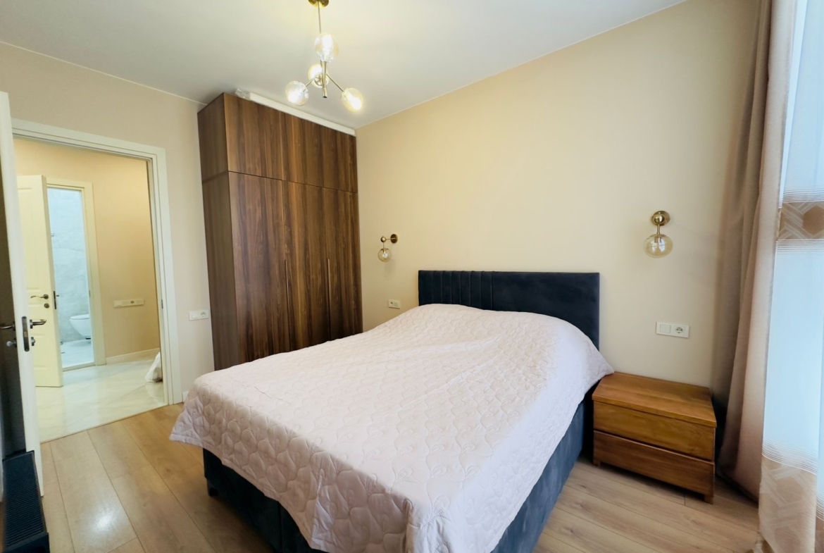 Three room apartment in Intourist Residence