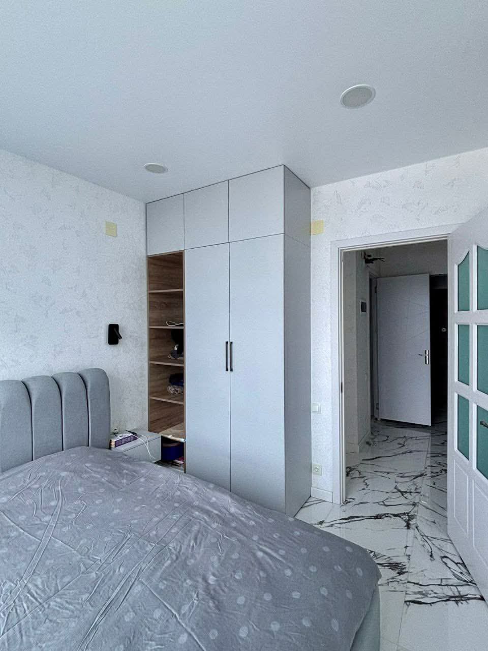 Three room apartment in Sunrise Residence