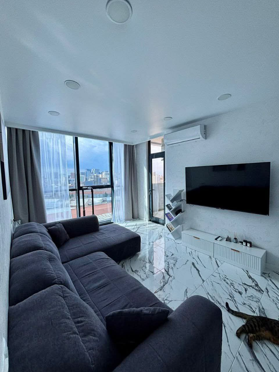 Three room apartment in Sunrise Residence