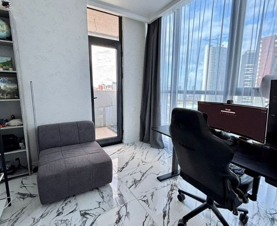 Three room apartment in Sunrise Residence