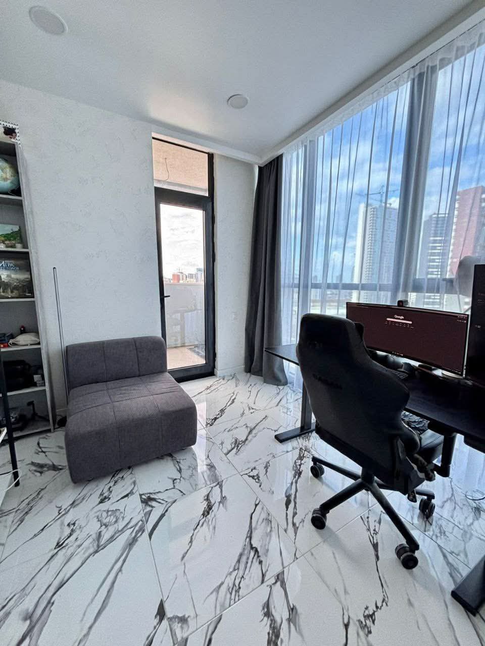 Three room apartment in Sunrise Residence