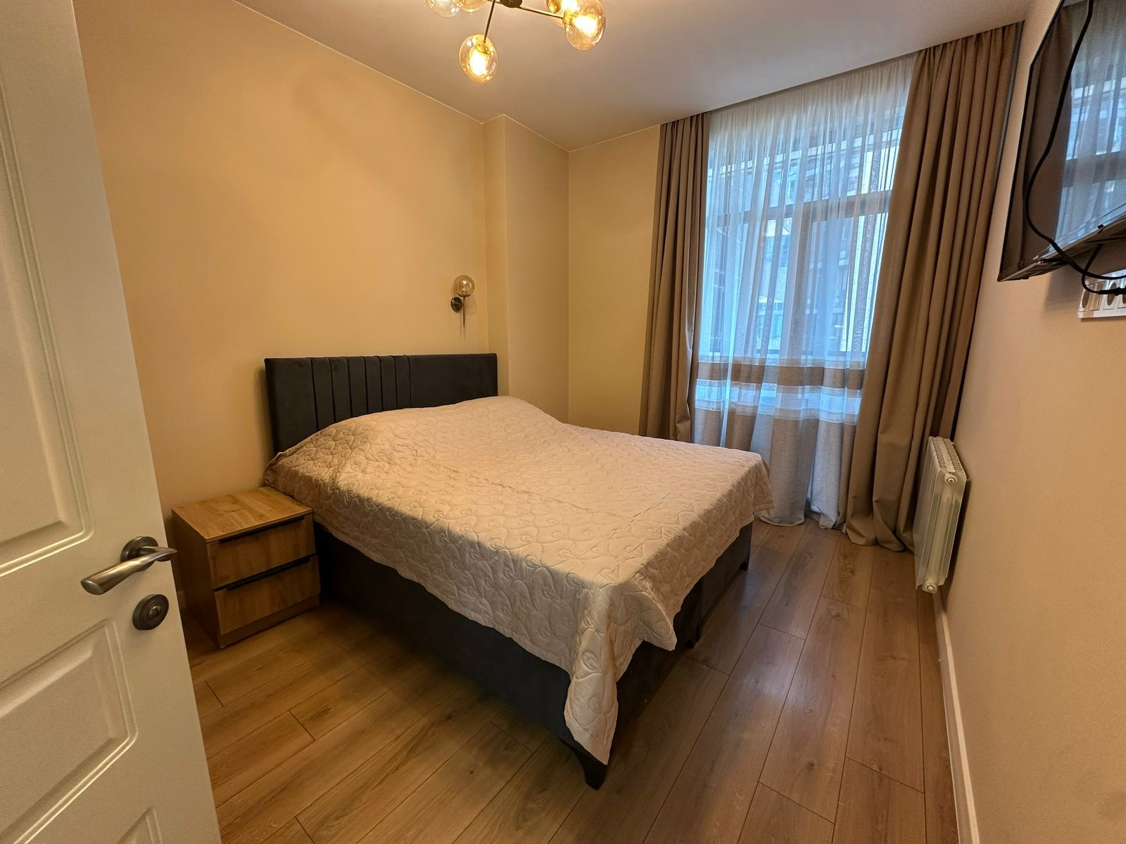 Three room apartment in Intourist Residence