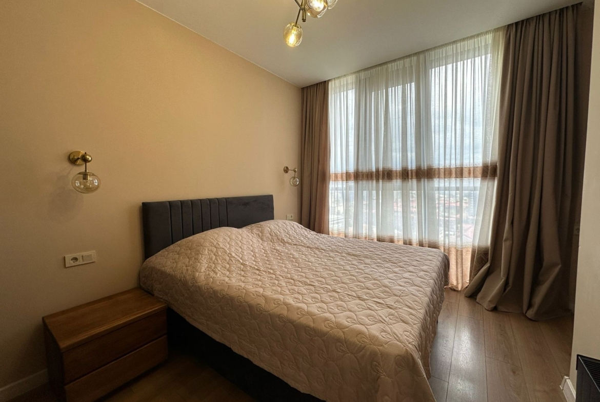 Three room apartment in Intourist Residence