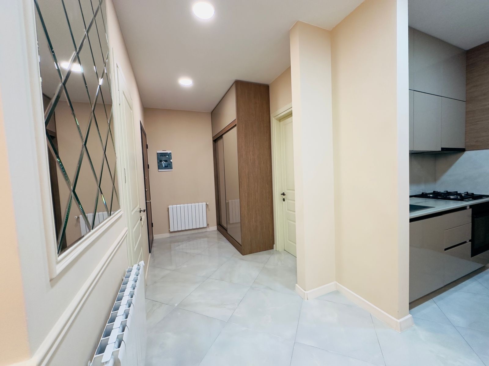 Three room apartment in Intourist Residence